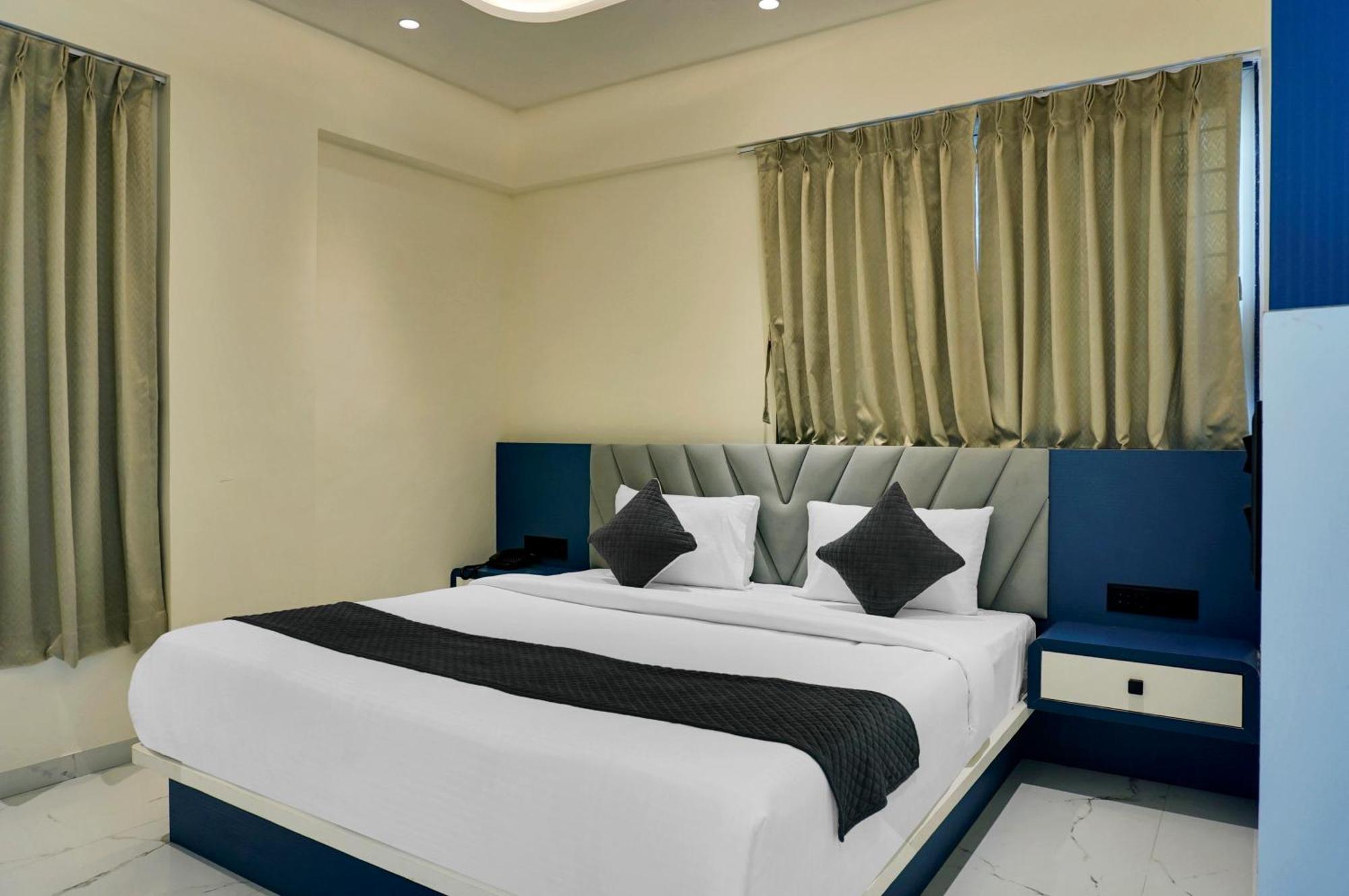 Palm Suites Baner- Indian Nationals Only Poona Buitenkant foto