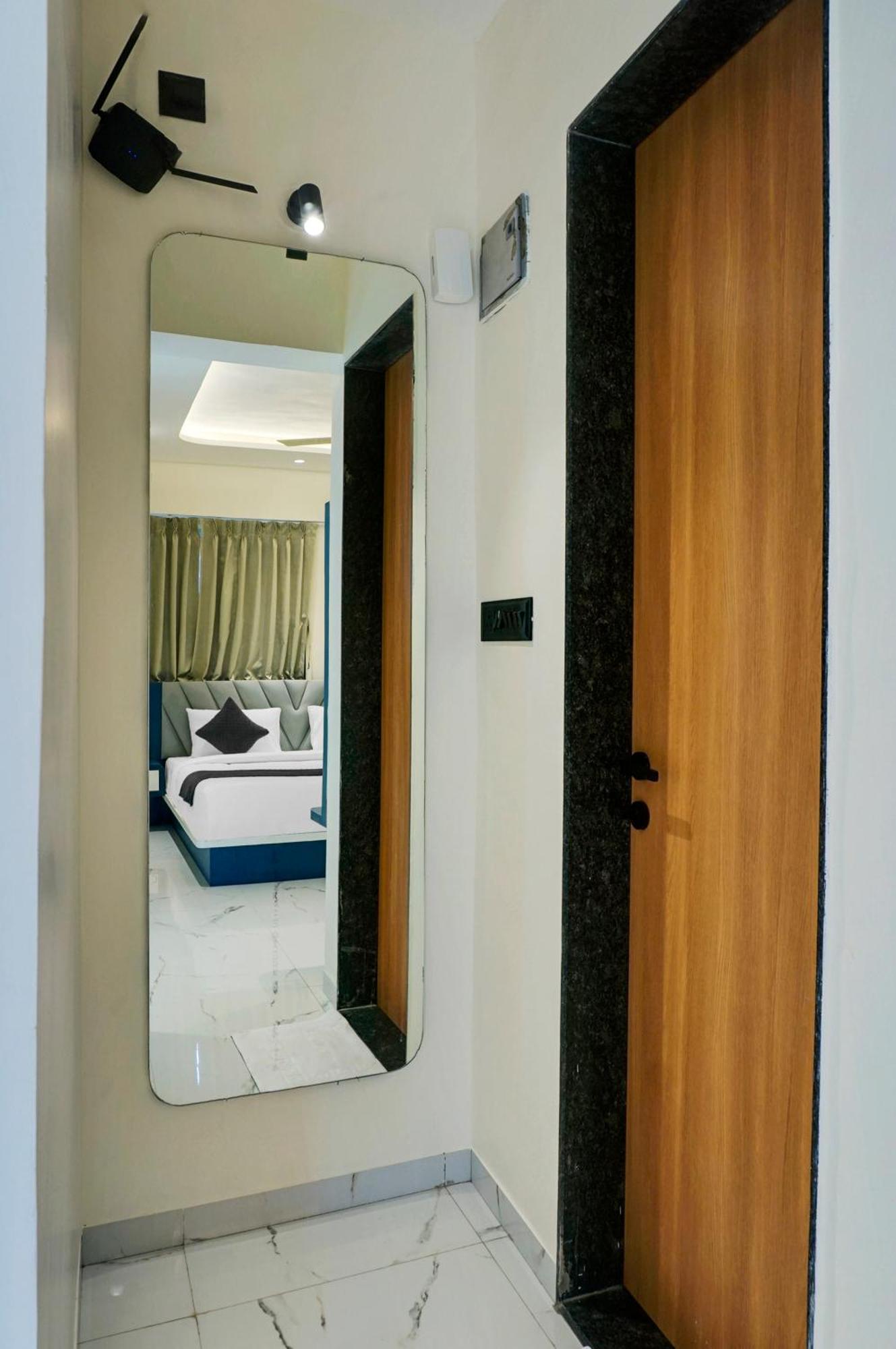 Palm Suites Baner- Indian Nationals Only Poona Buitenkant foto