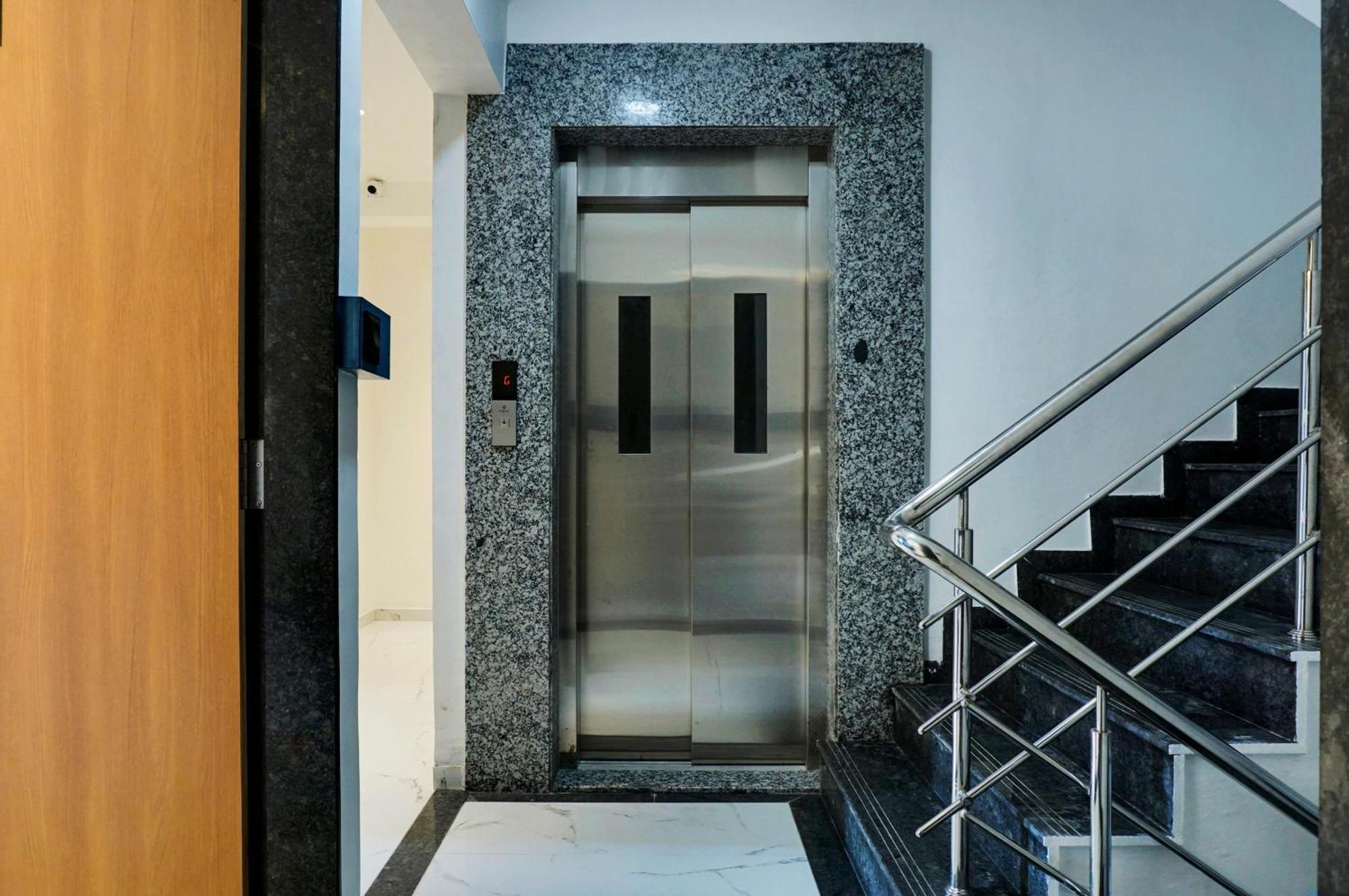 Palm Suites Baner- Indian Nationals Only Poona Buitenkant foto
