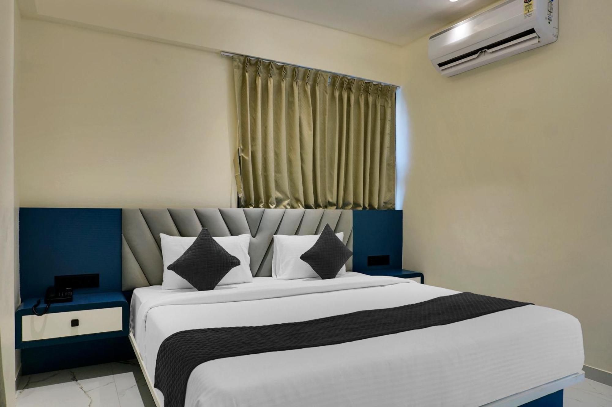Palm Suites Baner- Indian Nationals Only Poona Buitenkant foto